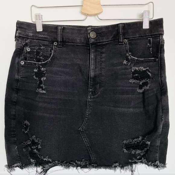 AMERICAN EAGLE High Waisted Black Distressed Denim Mini Skirt - Picture 7 of 13